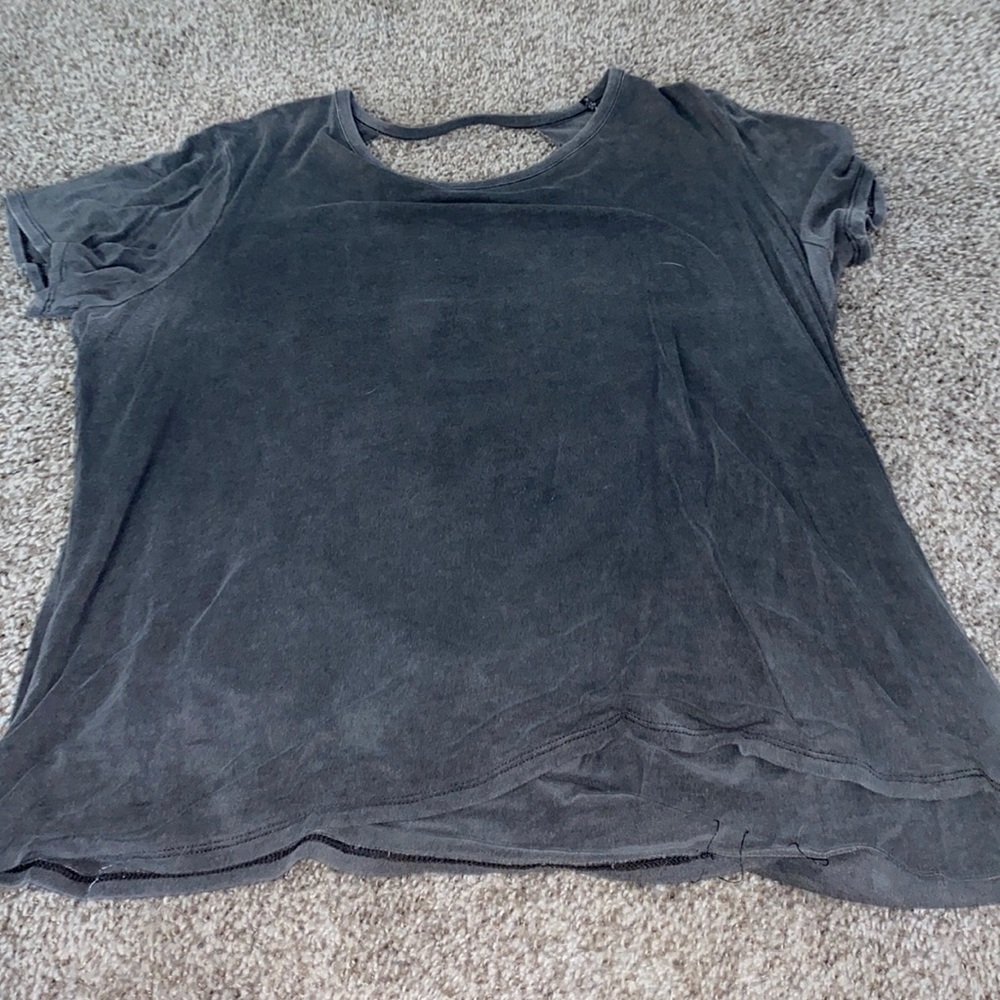 Buckle tshirt
